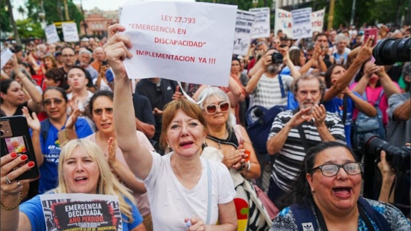 Organizaciones reclaman la aplicación plena de la Ley de Emergencia en Discapacidad (27.793), aprobada por el Congreso argentino el año pasado y respaldada posteriormente en diversas instancias judiciales.