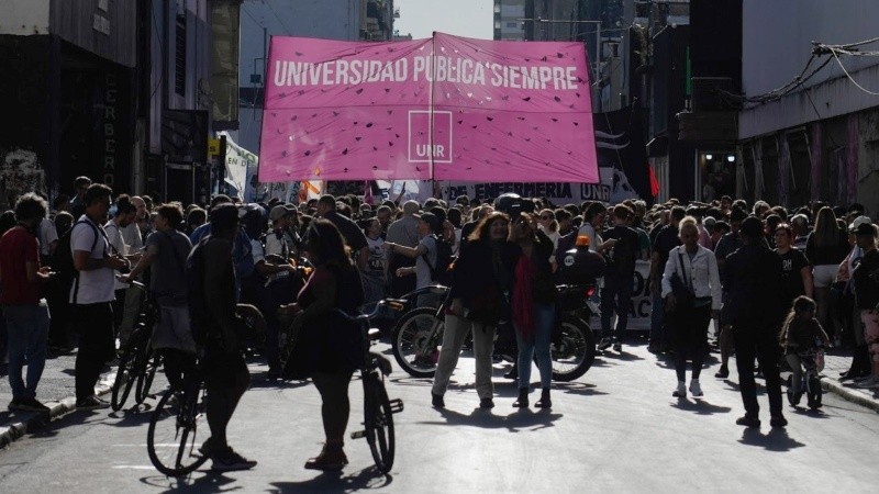 La Universidad vive tiempos de crisis y el alumnado no es la excepción (Rosario3).