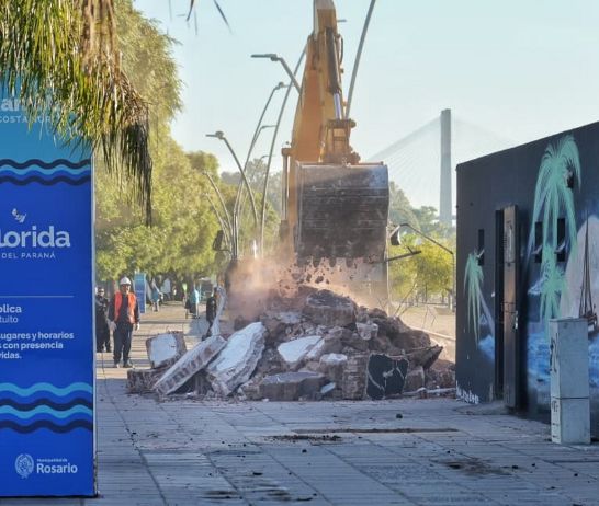 La renovación de la costanera norte comenzó con la demolición de bares (Alan Monzñon).
