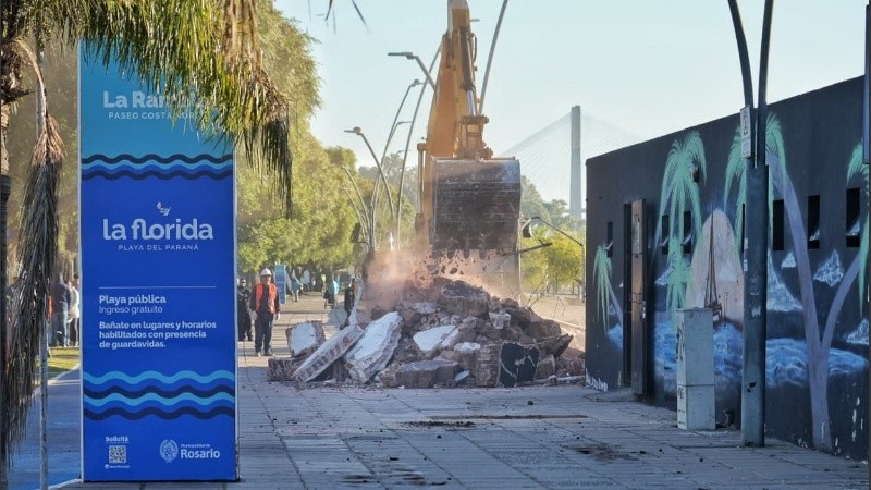 La renovación de la costanera norte comenzó con la demolición de bares (Alan Monzñon).