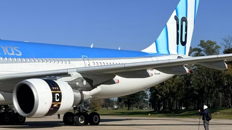 El avión homenaje a Lionel Messi y la Selección Argentina fue presentado en el Hangar 5 de Ezeiza de cara al Mundial 2026.