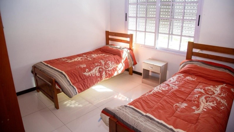 El hostal contará con acompañamiento de personal de salud las 24 horas, todos los días.&nbsp;