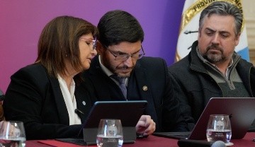 Foto de archivo de Patricia Bullrich junto a Maximiliano Pullaro y Pablo Cococcioni.