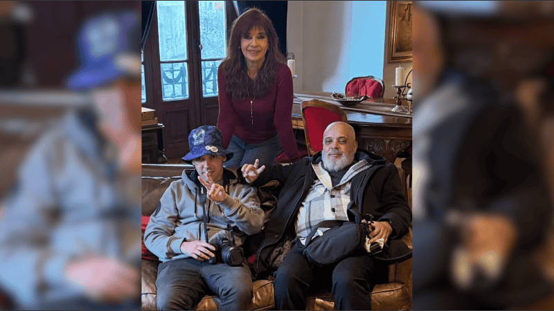 Cristina Kirchner junto a Pablo Grillo y su papá, Fabián.