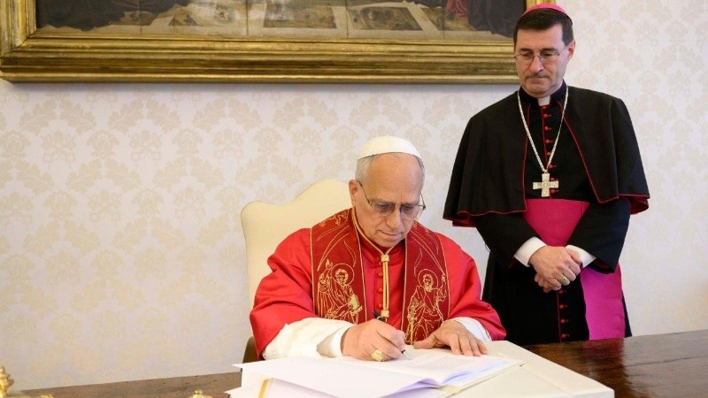 El Papa publicó su primera encíclica.