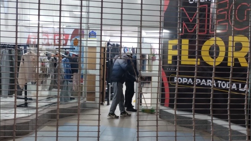 Delincuentes ingresaron en este local recientemente inaugurado de la zona oeste.