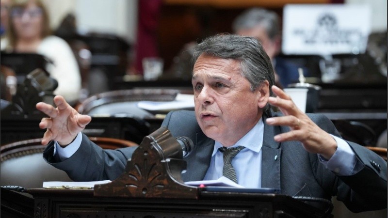 El diputado nacional presentó un proyecto para dejar sin efecto la eliminación del sistema de subsidios a las empresas por pasajes gratuitos a personas con discapacidad.
