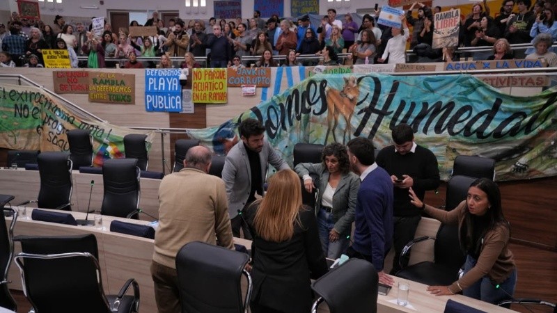 Los 10 concejales que se presentaron, pero no les alcanzó para sesionar (Foto: Alan Monzón/Rosario3)&nbsp;
