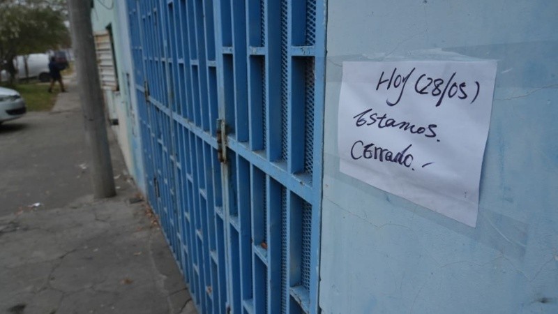 La puerta del supermercado chino, donde Roberto recibió el balazo mortal (Foto: Alan Monzón/Rosario3)&nbsp;