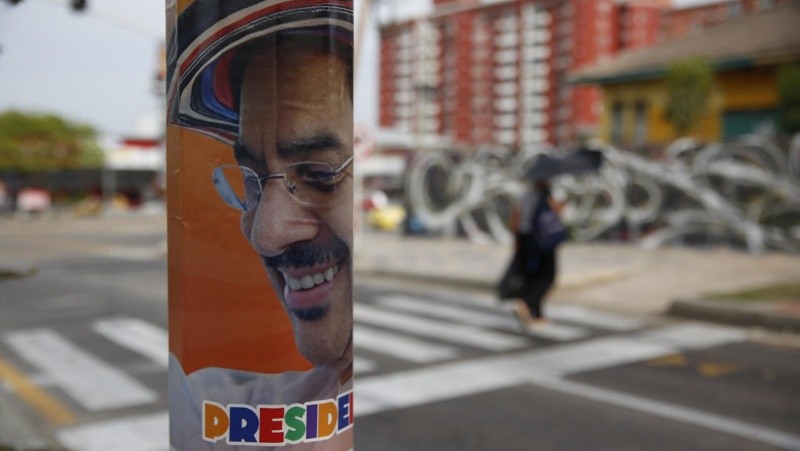 &nbsp;Fotografía que muestra un cartel del candidato a la Presidencia de Colombia Iván Cepeda este sábado en Barranquilla (Colombia) (EFE).