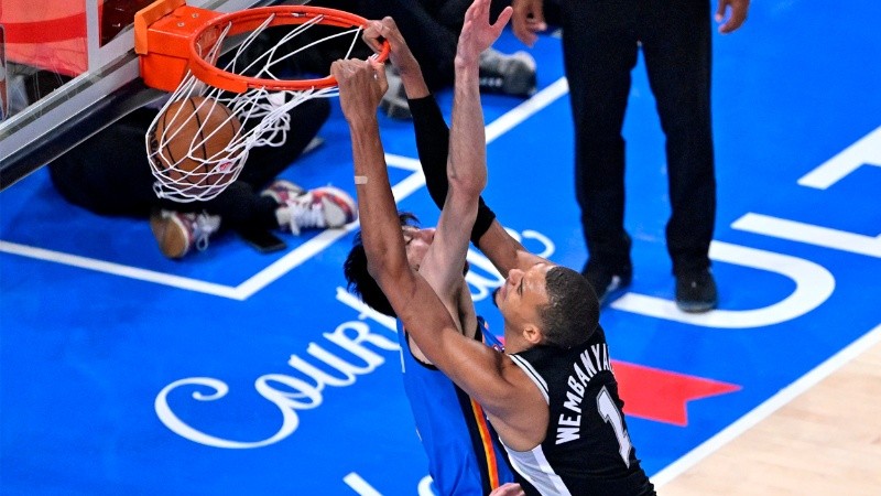 San Antonio venció al OKC de visitante para quedarse con las finales de conferencia oeste. Foto