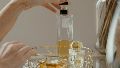 El auge del layering tiene menos que ver con seguir tendencias y más con recuperar la libertad de usar los perfumes de manera intuitiva.