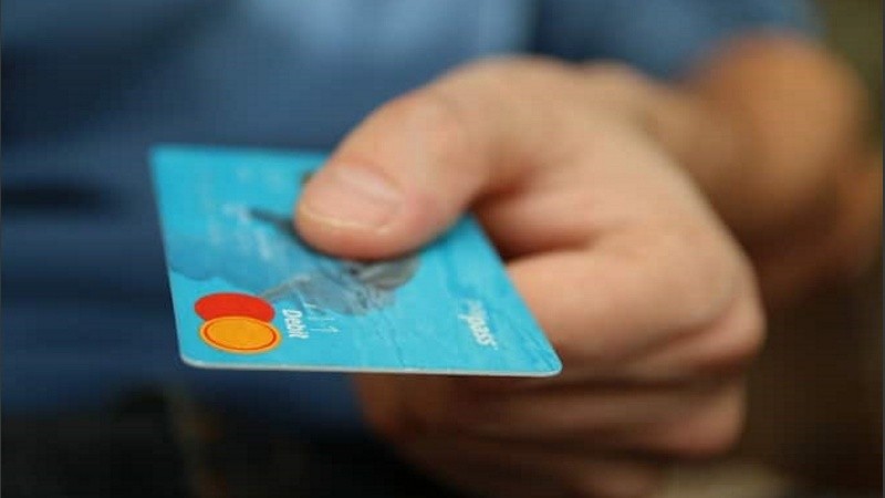 Los detenidos habrían clonado una tarjeta bancaria.