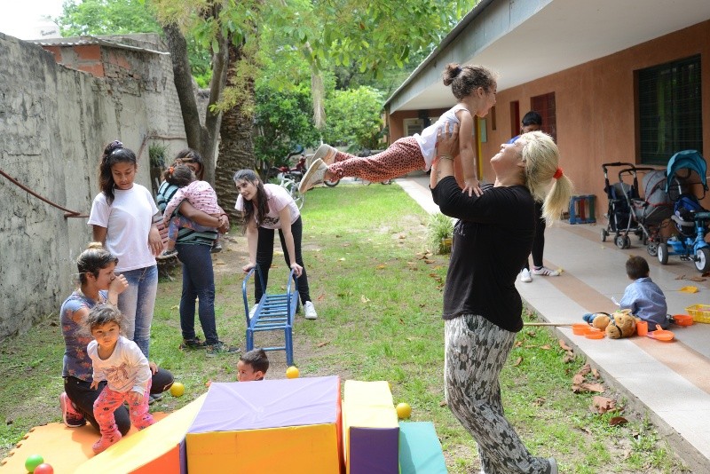 Actividades con infancias en un Centro Cuidar.&nbsp;