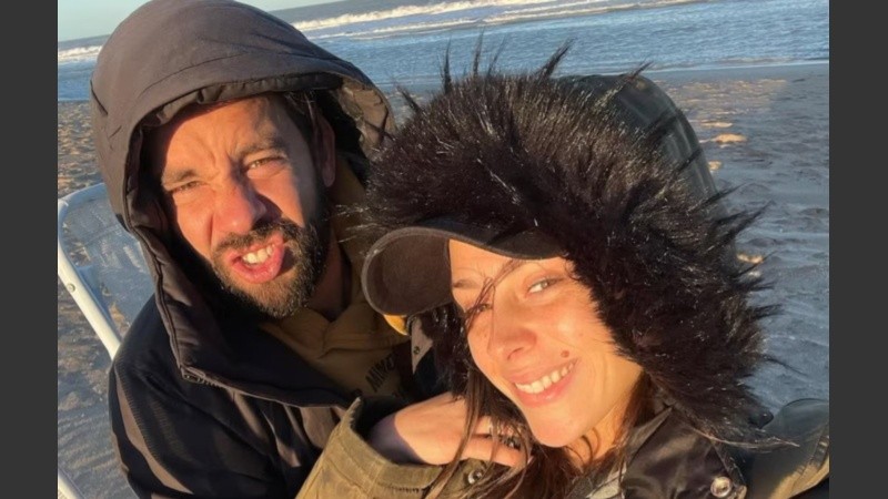 La pareja vive en la misma casa