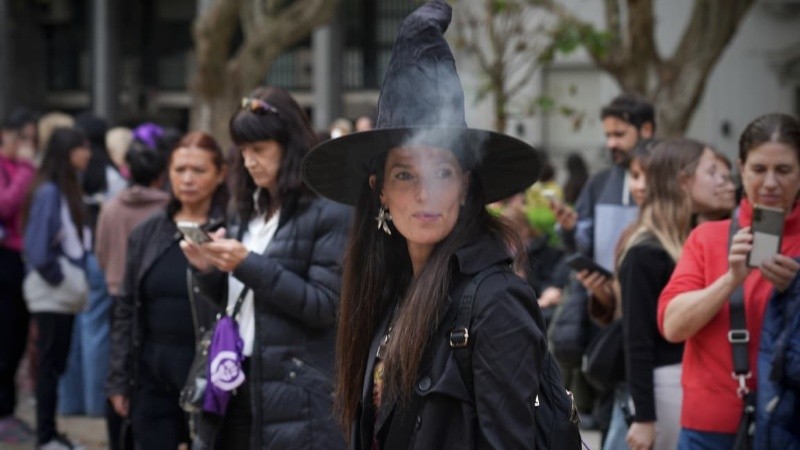 Las calles del centro de Rosario se colmaron este miércoles de mujeres que marcharon bajo el lema Ni Una Menos.