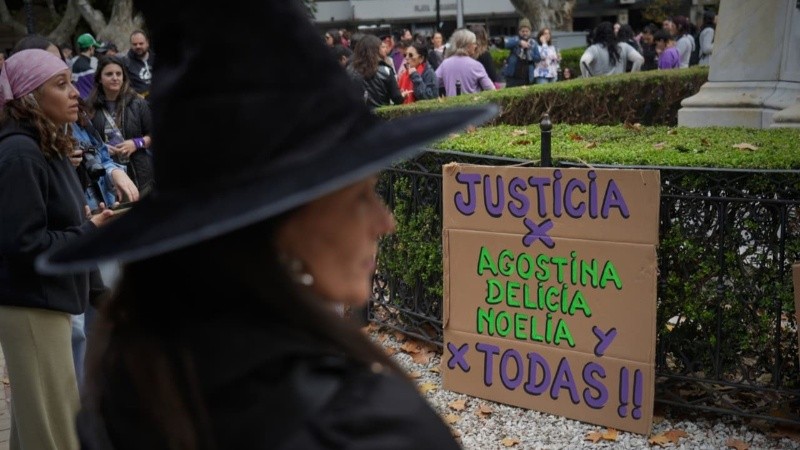 Las calles del centro de Rosario se colmaron este miércoles de mujeres que marcharon bajo el lema Ni Una Menos.