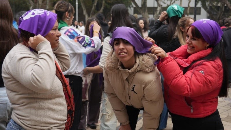 Las calles del centro de Rosario se colmaron este miércoles de mujeres que marcharon bajo el lema Ni Una Menos.