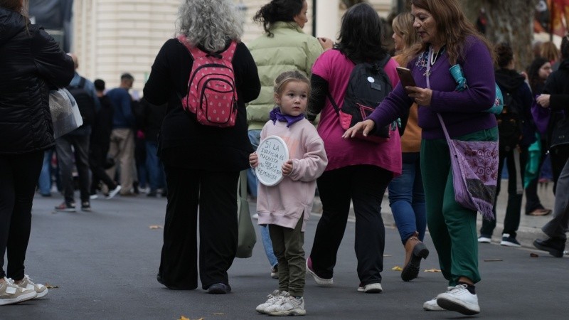 Generaciones enteras en las calles de Rosario. (Alan Monzón/Rosario3)&nbsp;