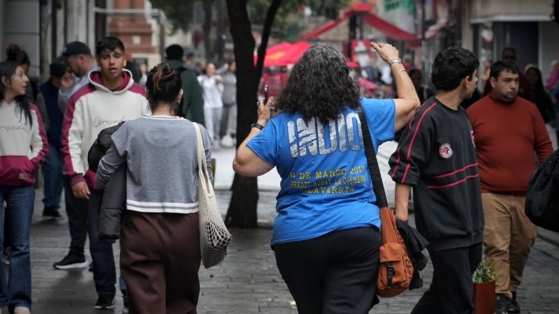 Los y las rocoteras recuerdan al Indio en las calles (Foto: Alan Monzón/Rosario3)