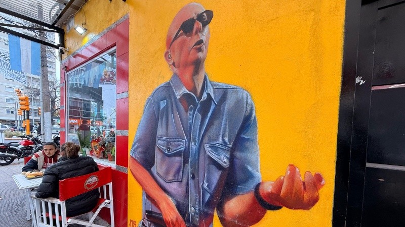 El mural homenaje al Indio en la Pizzería Redonditos (El Tres)