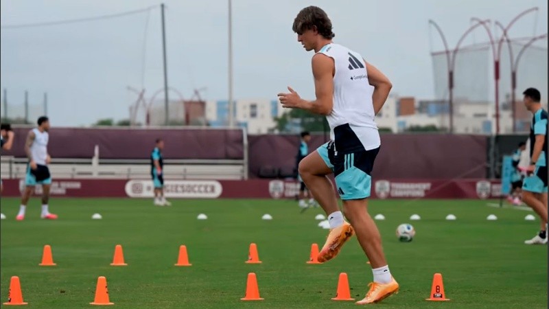 Nico Paz volvió a los entrenamientos junto a sus compañeros.