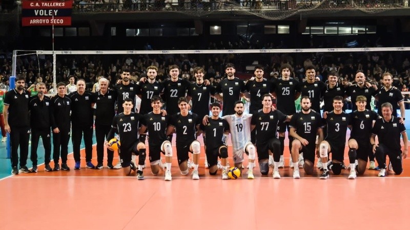 La selección de vóley se despidió en Rosario ante Bulgaria