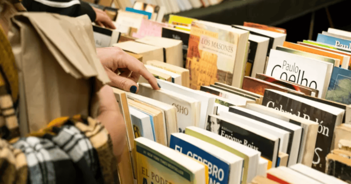 Editoriales rechazan la propuesta del Gobierno de derogar la ley que regula la venta de libros: "Protege todo el ecosistema cultural"