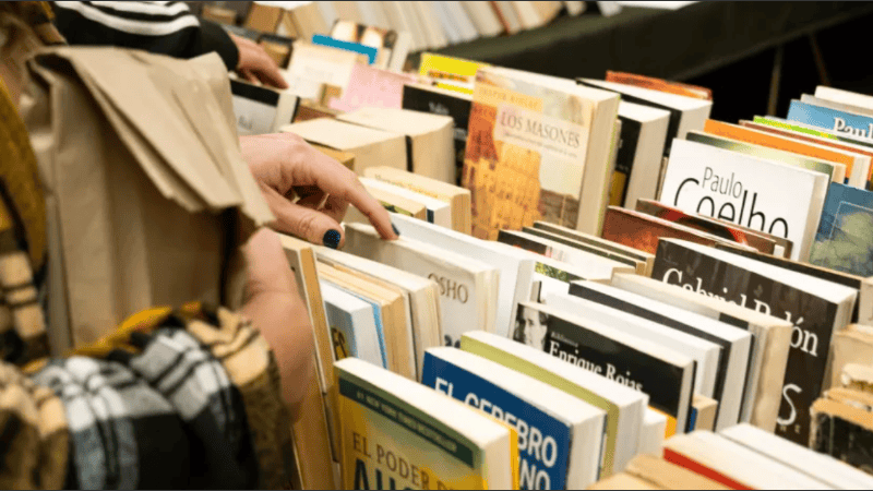 Editoriales rechazan la propuesta del Gobierno de derogar la ley que regula la venta de libros.