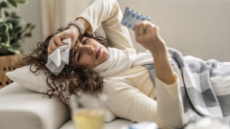 La influenza A (H3N2) explica el 98% de los casos registrados, mientras que el COVID-19 permanece en niveles bajos y el Virus Sincicial Respiratorio presenta una circulación limitada.