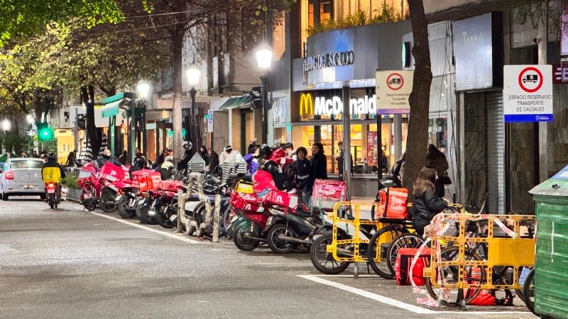 El proyecto busca mejorar la situación de los repartidores con planificación urbana.