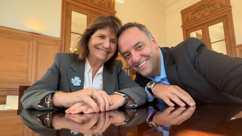 Bullrich integra la mesa política del oficialismo con el jefe de ministros, Adorni.