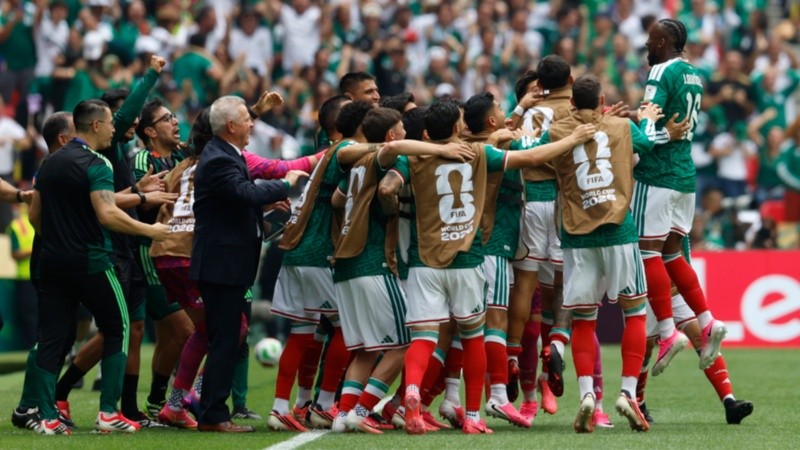 Gran festejo mexicano tras el triunfo (EFE).