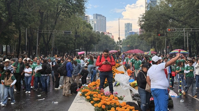El Ángel de la Independencia, lugar donde se juntaron los mexicanos a festejar como campeones.