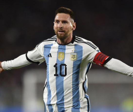 Leo Messi va por su 6º mundial y busca seguir batiendo récords