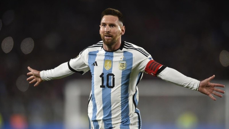 Leo Messi va por su 6º mundial y busca seguir batiendo récords