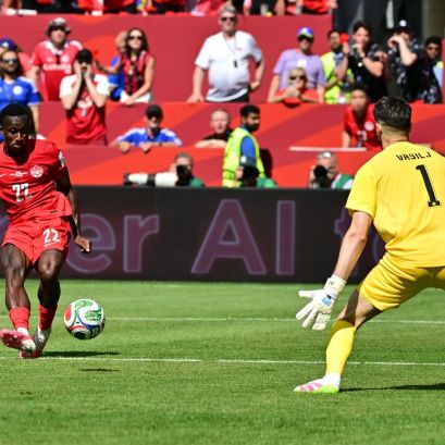 Canadá salvó la ropa en el debut (EFE).