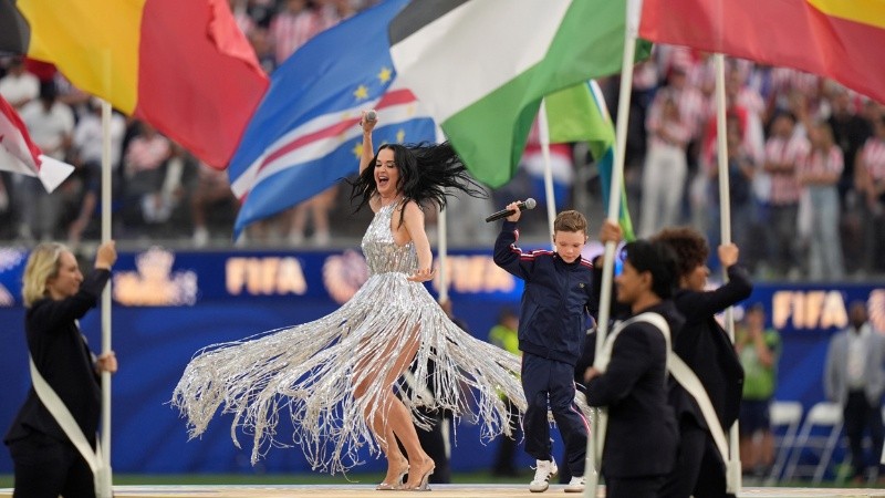 LOS ANGELES (United States), 12/06/2026.- American singer Katy Perry and Norwegian singer Tius Luka (R) perform during the pre-match show ahead of the FIFA World Cup 2026 group stage match USA against Paraguay, in Los Angeles, California, USA, 12 June 2026. EFE/EPA/SCOTT STRAZZANTE