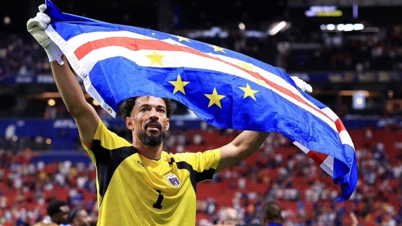 Quién es Vozinha, el arquero que hizo historia a sus 40 años defendiendo a Cabo Verde ante España.