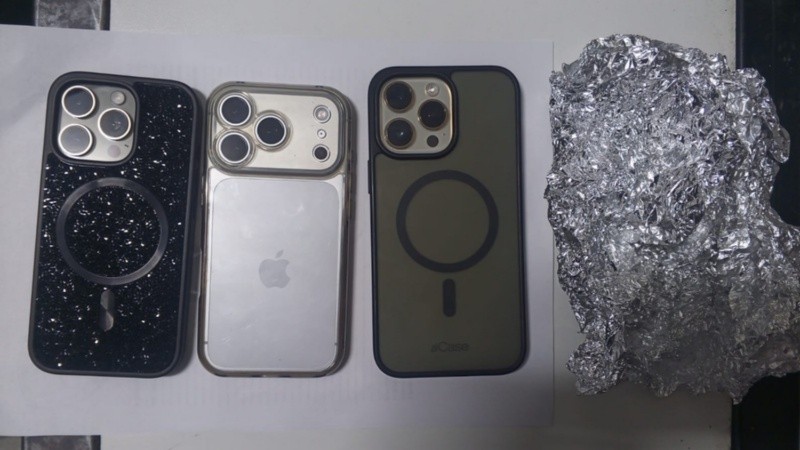 &nbsp;Los celulares robados junto con el papel aluminio.