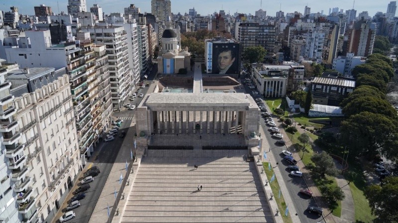 La vista hacia pasaje Juramento desde el mirador del Monumento.