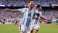 Lionel Messi festeja el 1-0 de Argentina sobre Argelia en el debut.