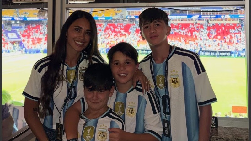 Antonela junto a Ciro, Thiago y Mateo en Kansas City.