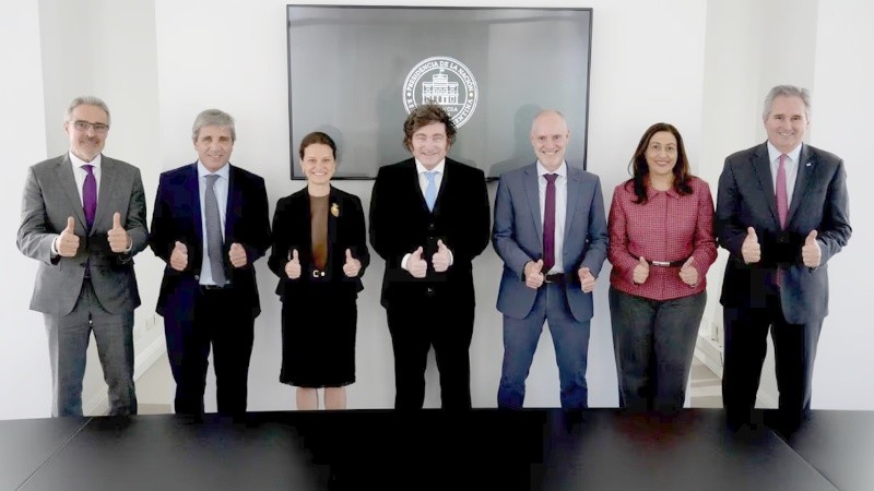 El jefe de Estado se reunió con la vicepresidenta para América Latina y el Caribe del Banco Mundial, Susana Cordeiro Guerra; el director para Argentina, Paraguay y Uruguay del organismo, Peter Siegenthaler; entre otros.