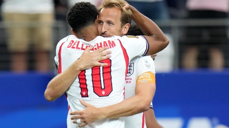 Kane y Bellingham convirtieron en el triunfo inglés.