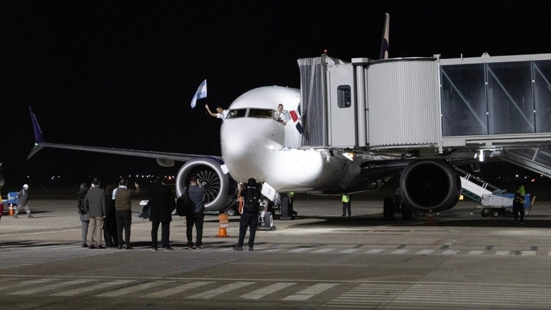 El vuelo inaugural de la ruta Rosario-Punta Cana operada por Arajet despegó del Aeropuerto Islas Malvinas a las 5 del miércoles 17 de junio.