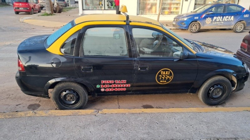 Los cuatro ladrones fueron detenidos a bordo de un Chevrolet Corsa tipo taxi.