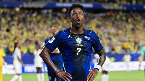 Vinicius marcó otra vez y Brasil festejó su primera victoria en el Mundial (EFE)