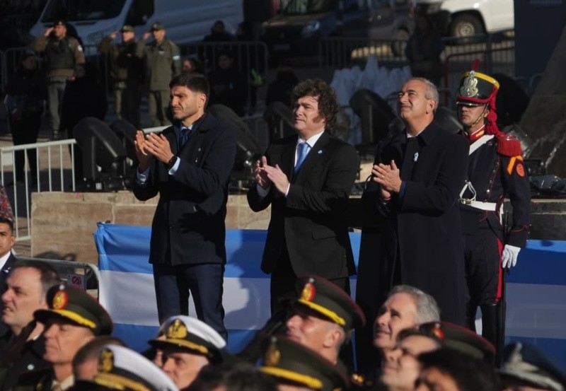 &nbsp;Milei junto a Pullaro y Javkin en el Monumento (Alan Monzón/Rosario3)
