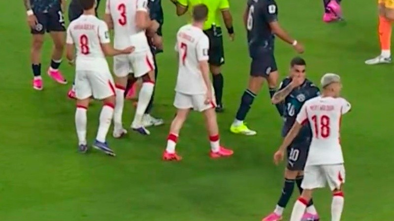 El paraguayo vio la roja tras discutir con un rival con la boca tapada.